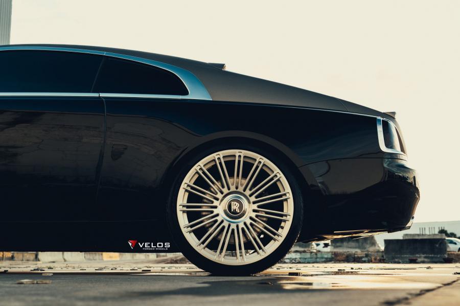 Детали экстерьера Rolls-Royce Wraith on Velos Wheels (CRS15) 2019 года  (фото 11 из 17)
